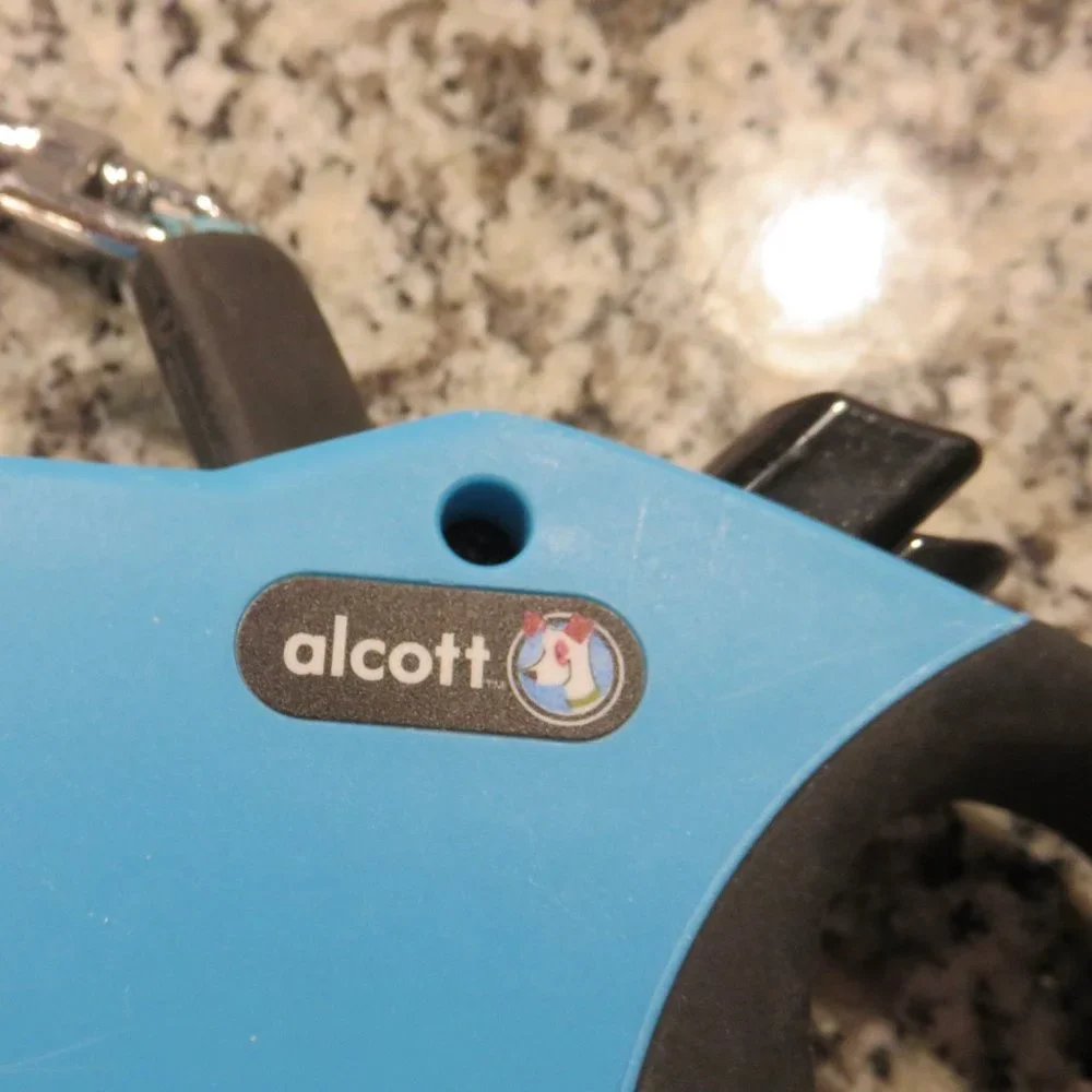 Like New Alcott Adventure Retractable Dog Leash - Small